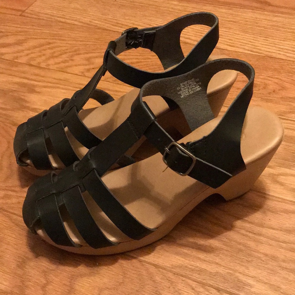 Old Navy clog sandals